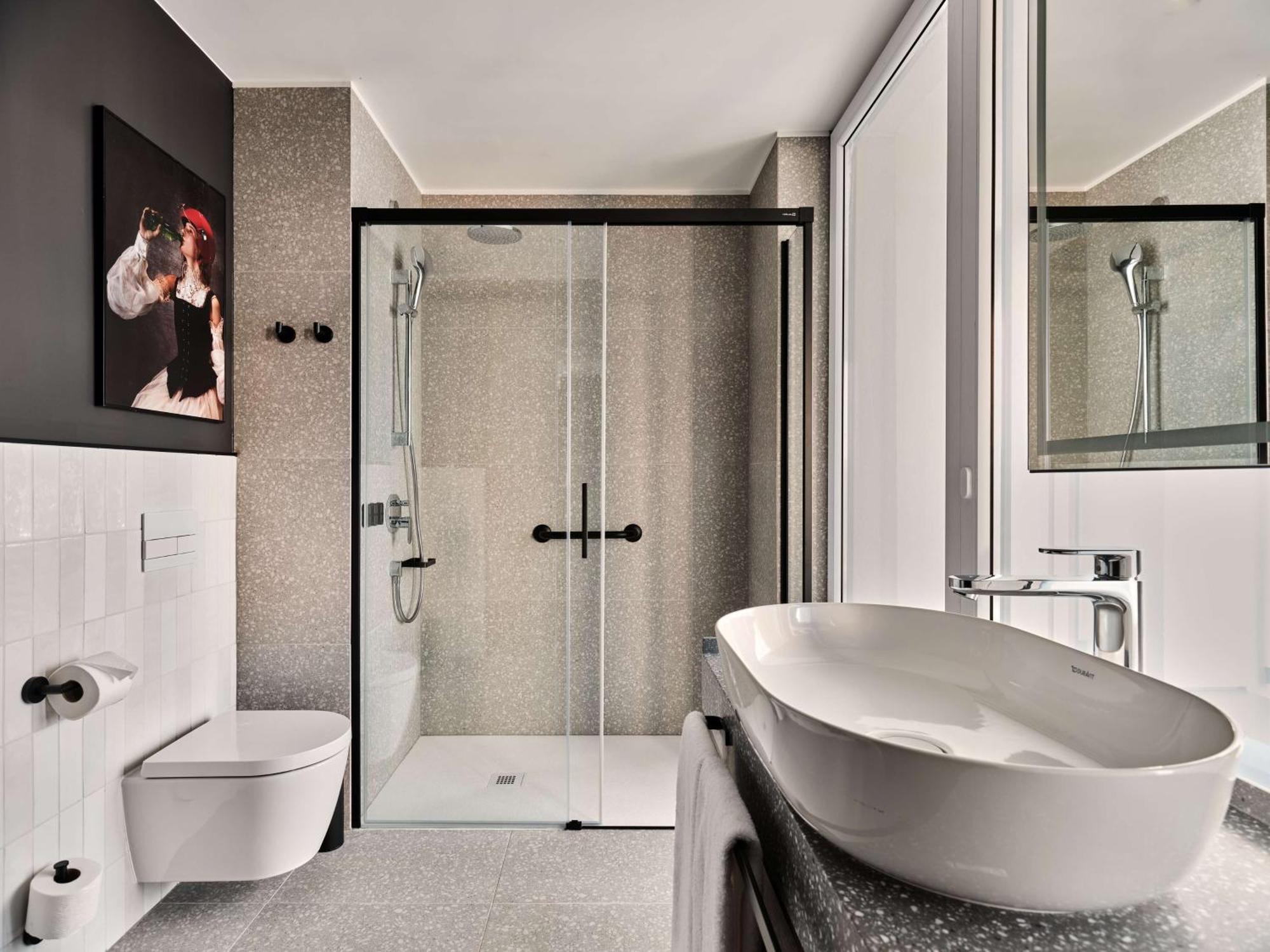 Radisson Red & Radisson Red Apartments, 4*