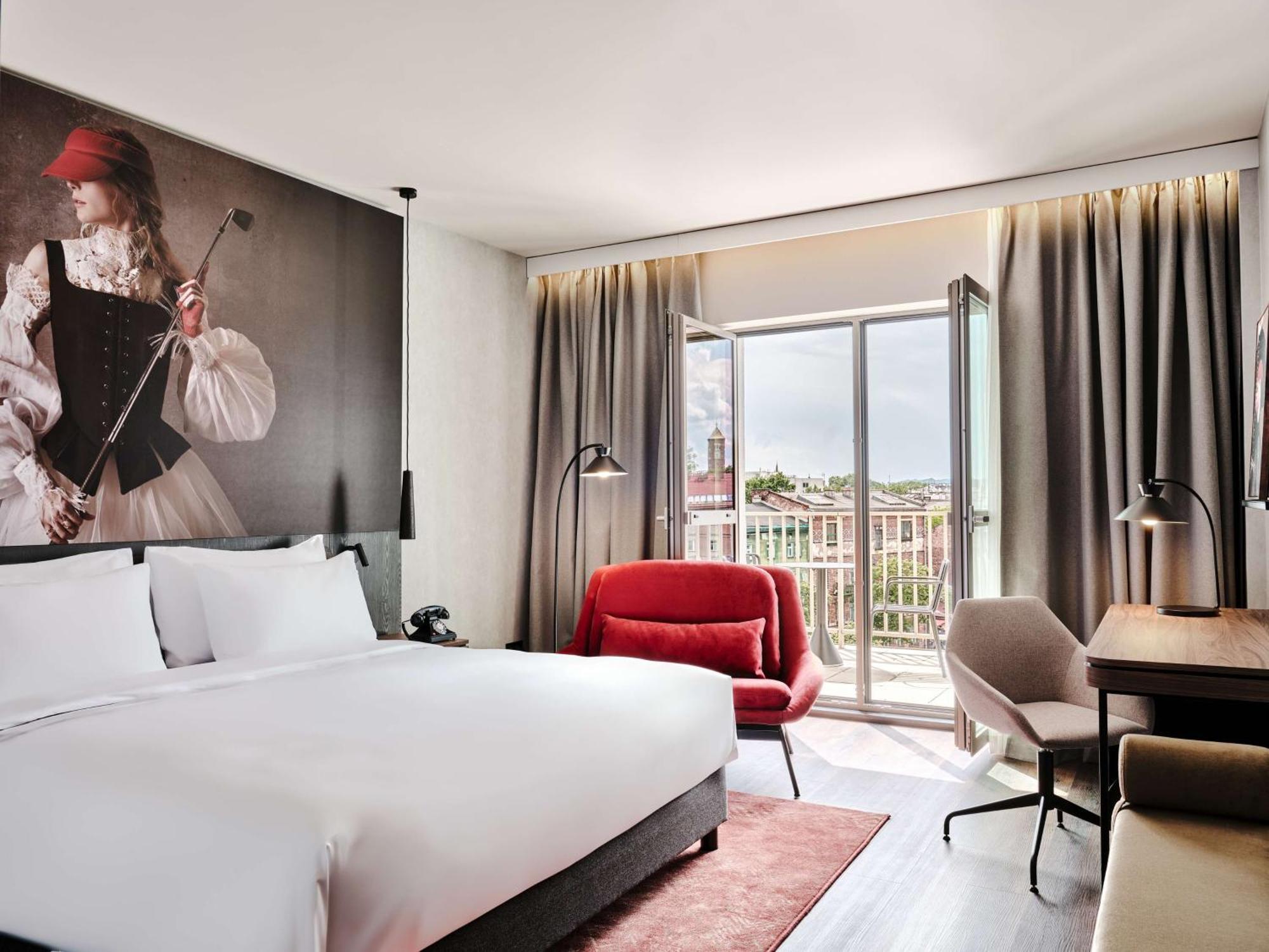 Radisson Red & Radisson Red Apartments, Hotel