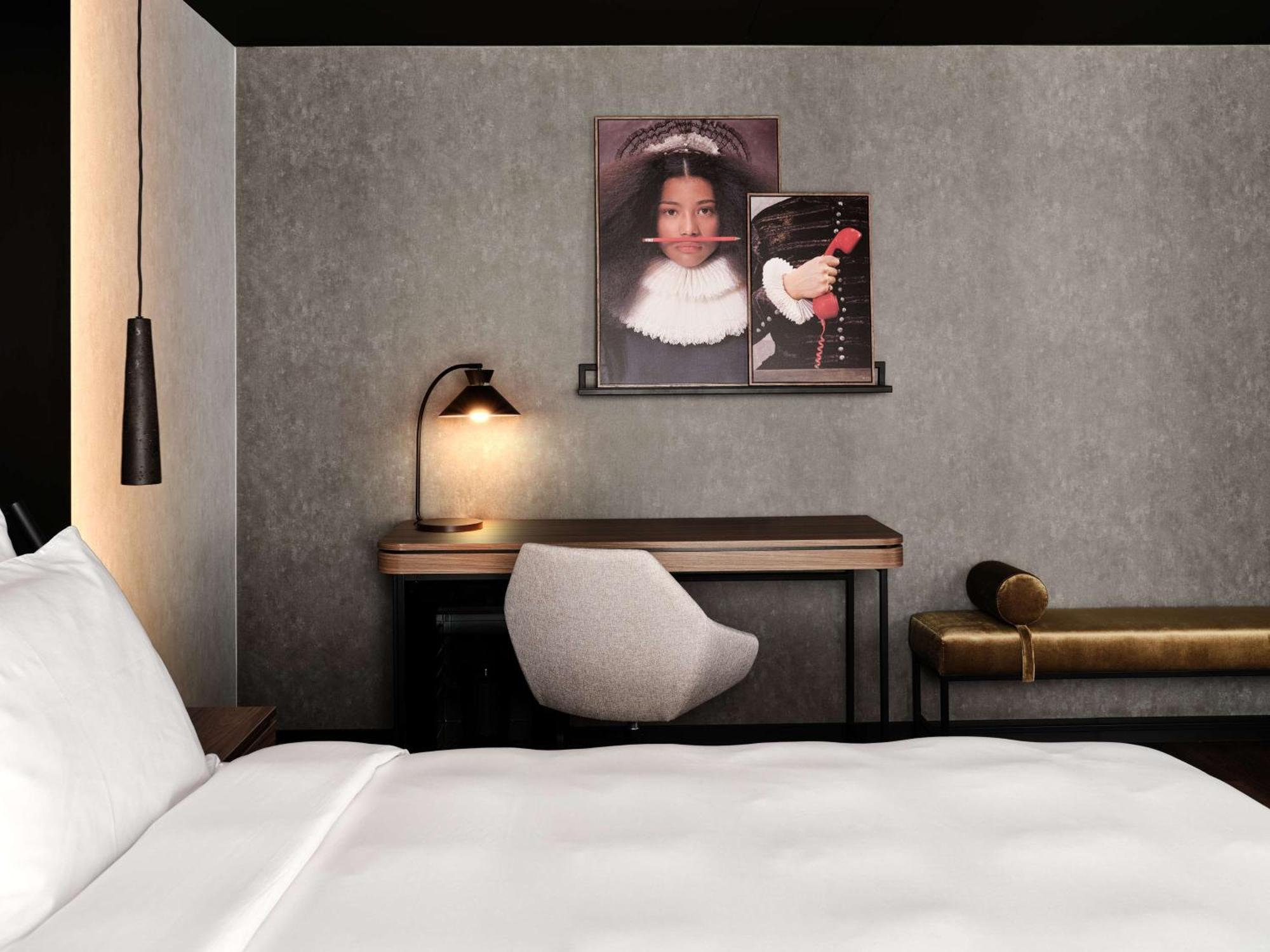 Radisson Red & Radisson Red Apartments,