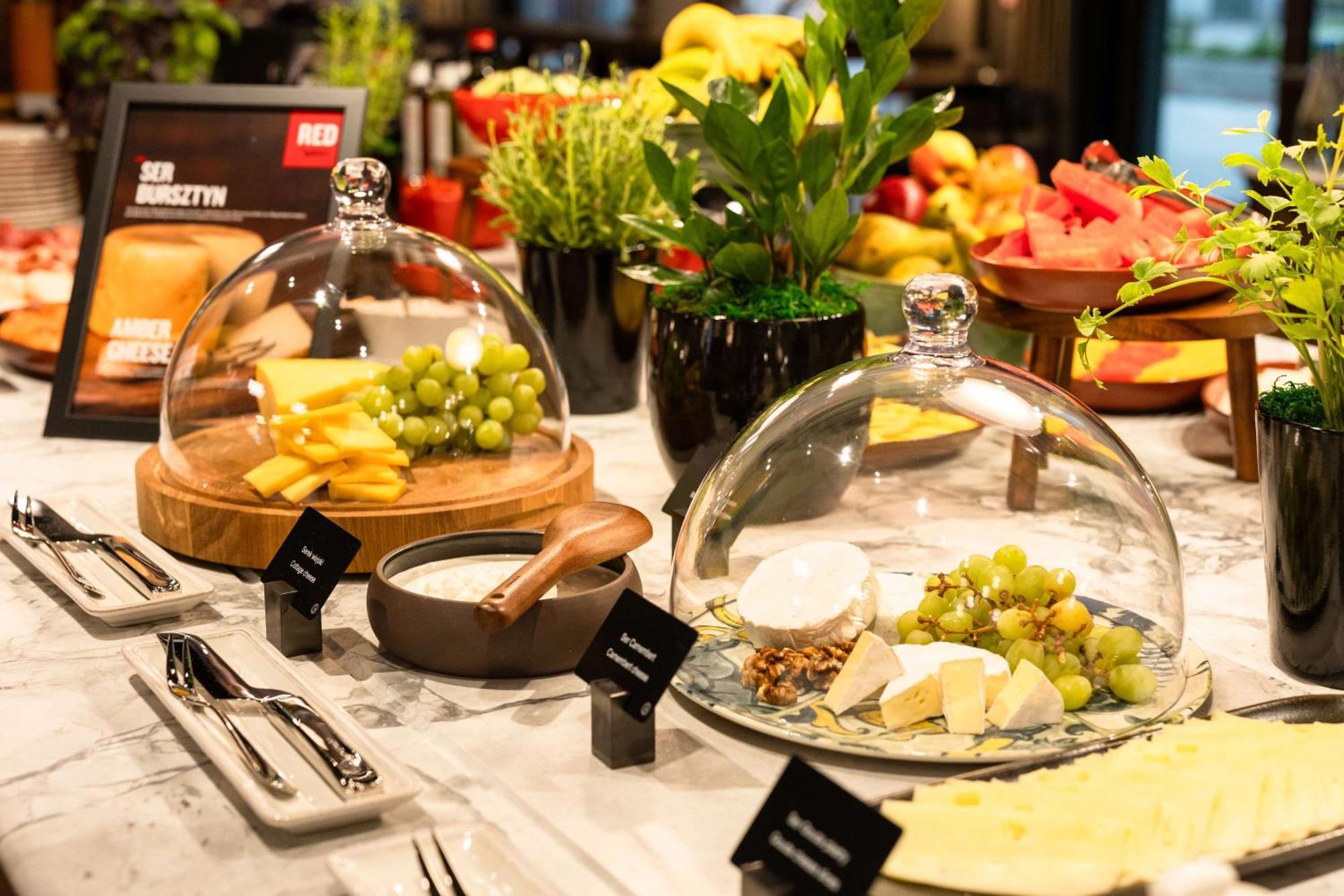 Radisson Red & Radisson Red Apartments, Hotel 4*